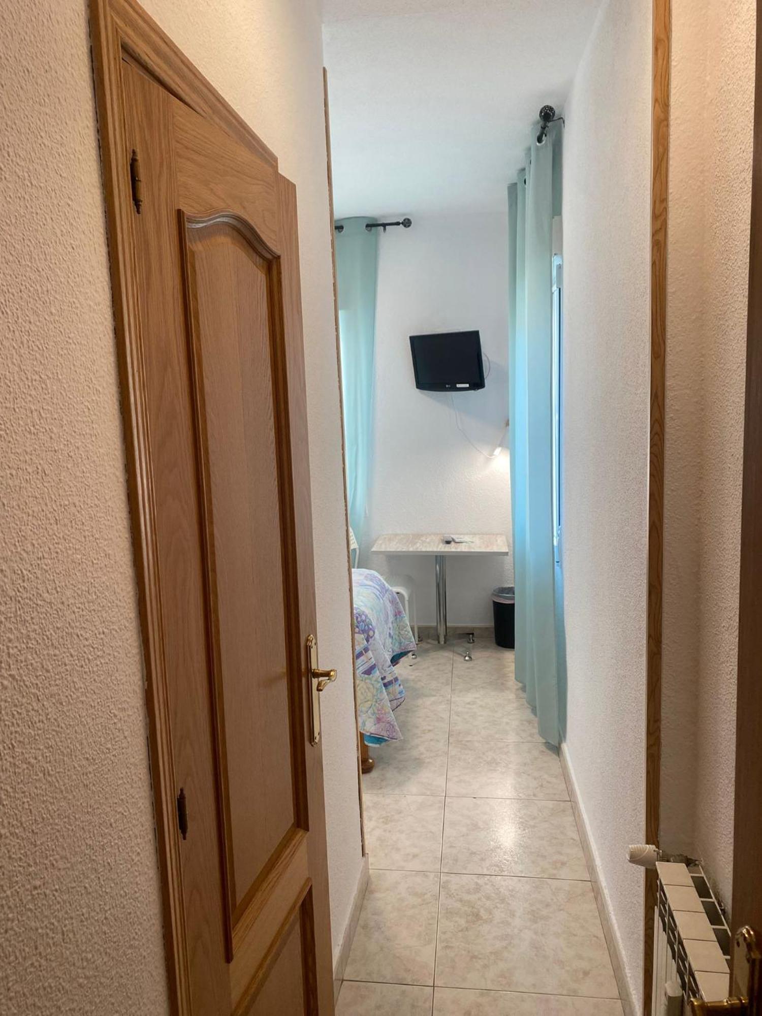 Hostal Retiro Madrid Exterior foto