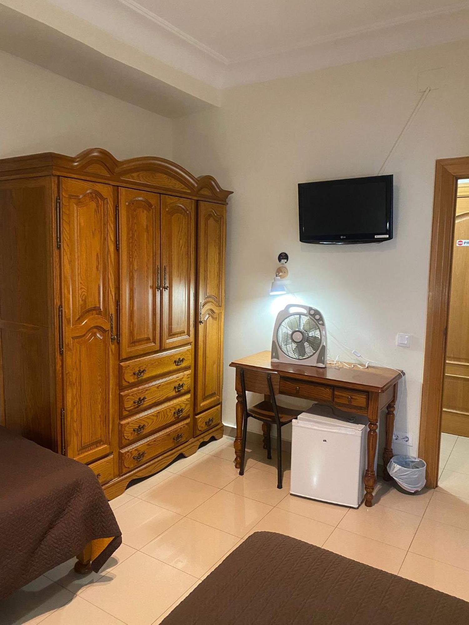 Hostal Retiro Madrid Exterior foto
